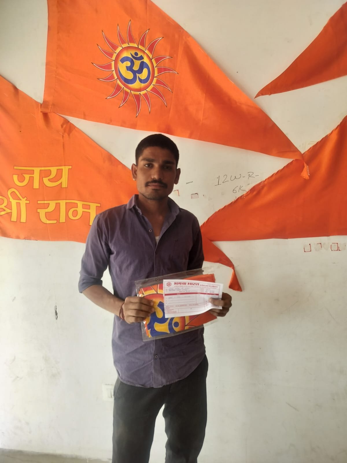 हमारे सम्मानीय भगवा धारी